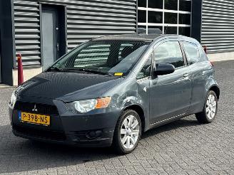 Coche accidentado Mitsubishi Colt 1.1 12V Hatchback  Benzine 1.124cc 55kW (75pk) FWD 2009/5