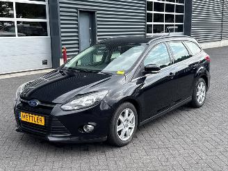 Coche accidentado Ford Focus 1.0 Ti-VCT EcoBoost 12V 125 Combi/o  Benzine 998cc 92kW (125pk) 2013/6