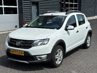 krockskadad bil auto Dacia Sandero Stepway 0.9 TCE 12V Hatchback  Benzine 898cc 66kW (90pk) FWD 2015/5