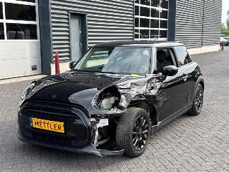 skadebil auto Mini Cooper 1.5 12V Cooper Hatchback 2Dr Benzine 1.499cc 100kW (136pk) FWD 2022/4