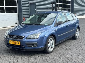 skadebil auto Ford Focus 1.6 16V Hatchback  Benzine 1.596cc 74kW (101pk) FWD airco 2005/3
