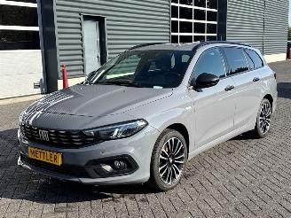 Voiture accidenté Fiat Tipo 1.0 T3 12V Combi/o  Benzine 999cc 73kW (99pk) FWD 2021/12