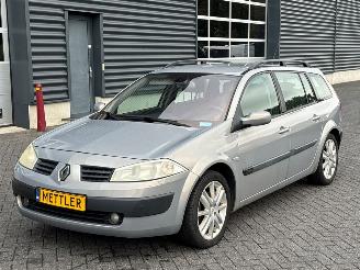 Coche accidentado Renault Mégane 1.6 16V Combi/o 4Dr Benzine 1.598cc 83kW (113pk) FWD 2004/9