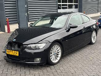 Voiture accidenté BMW 3-serie 325i 24V Coupe 2Dr Benzine 2.497cc 160kW (218pk) RWD 2007/4
