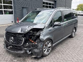 Vaurioauto  passenger cars Mercedes EQV EQV AMG 300 MPV  Elektrisch  150kW (204pk) 2021/12