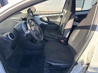 Toyota Aygo 1.0 12V VVT-i Hatchback  Benzine 998cc 50kW (68pk) FWD picture 12