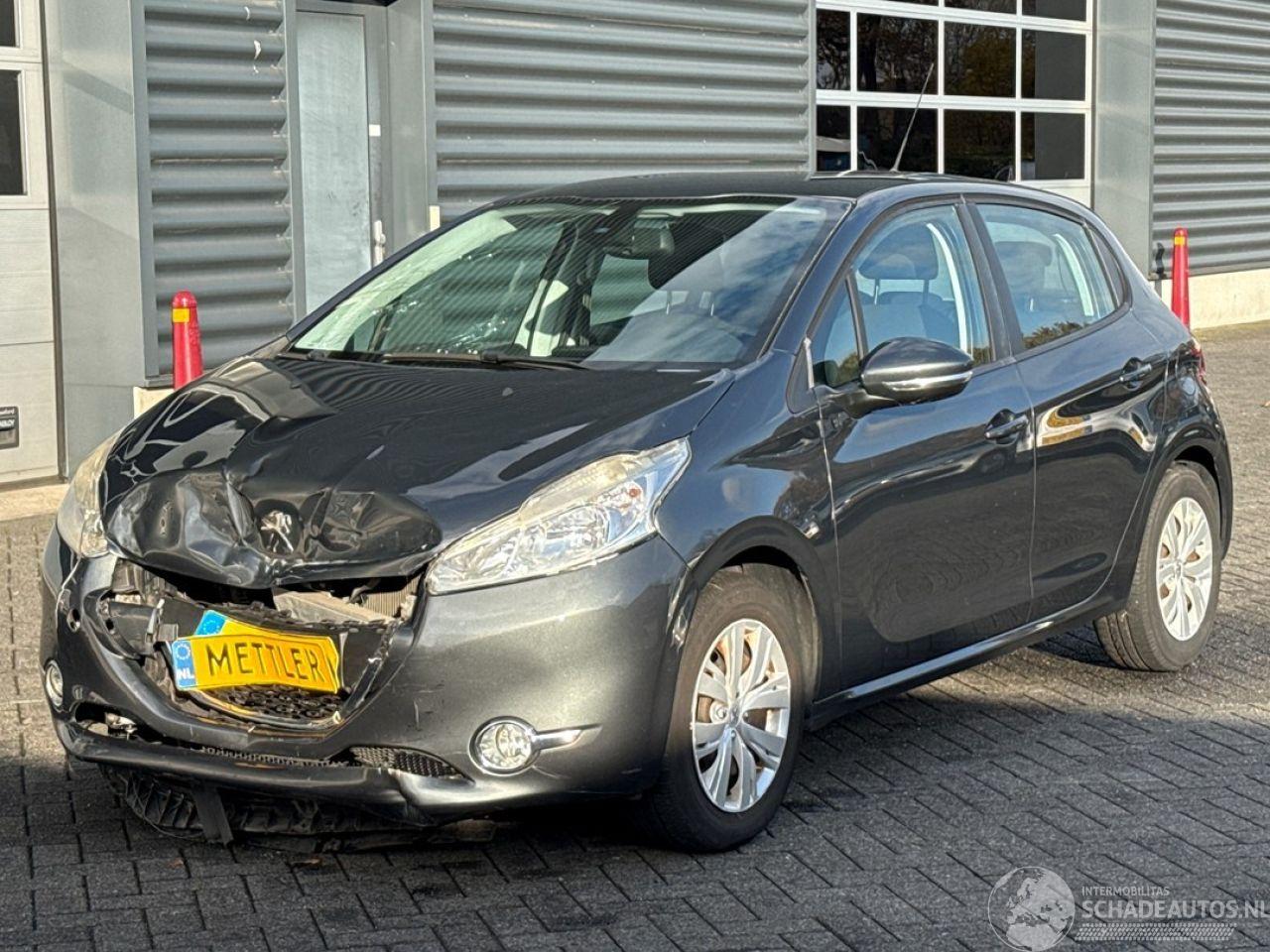 Peugeot 208 1.2 Vti 12V PureTech 82 Hatchback  Benzine 1.199cc 60kW (82pk) FWD