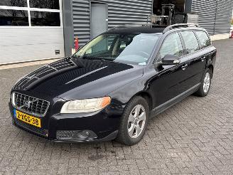 krockskadad bil auto Volvo V-70 2.4 D 20V Combi/o  Diesel 2.401cc 120kW (163pk) FWD 2008/4