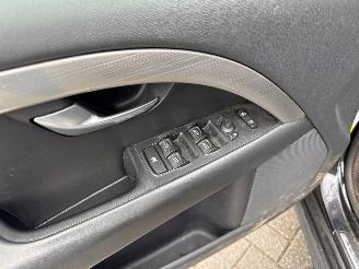 Volvo V-70 2.4 D 20V Combi/o  Diesel 2.401cc 120kW (163pk) FWD picture 18