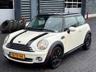 Schadeauto Mini Cooper 1.6 16V Cooper Hatchback  Benzine 1.598cc 88kW (120pk) FWD 2007/1