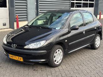 krockskadad bil auto Peugeot 206 1.4 XR,XS,XT,Gentry Hatchback  Benzine 1.360cc 55kW (75pk) FWD 2007/4