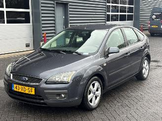 Vaurioauto  passenger cars Ford Focus 1.6 16V Hatchback  Benzine 1.596cc 74kW (101pk) FWD 2007/4