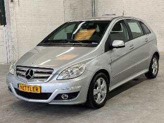 Vaurioauto  passenger cars Mercedes B-klasse 2.0 B-180 CDI 16V Hatchback  Diesel 1.991cc 80kW (109pk) FWD 2011/3