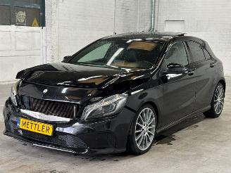 uszkodzony samochody osobowe Mercedes A-klasse 2.2 A-220 d 16V Hatchback  Diesel 2.143cc 130kW (177pk) FWD 2016/12