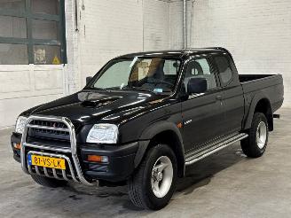 uszkodzony samochody osobowe Mitsubishi L-200 2.5 TDI Pick-up  Diesel 2.477cc 73kW (99pk) RWD 1e eigenaar 2000/10