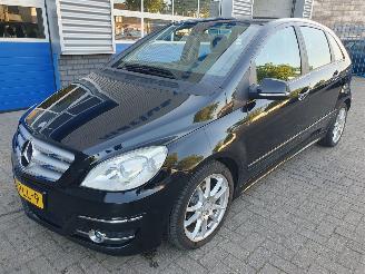 krockskadad bil auto Mercedes B-klasse 180 Automaat 2009/10