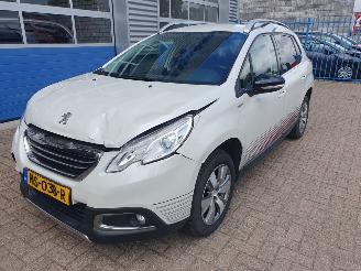 Unfallwagen Peugeot 2008 1.2 PureTech Urban Cross 2016/1