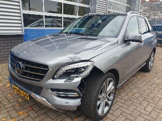 krockskadad bil auto Mercedes ML 350 Bluetec automaat 2013/4