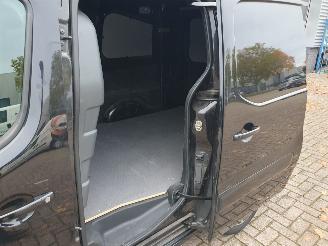 Peugeot Partner L2 122 1.6 BlueHDi 100 Premium Pack S&S picture 20