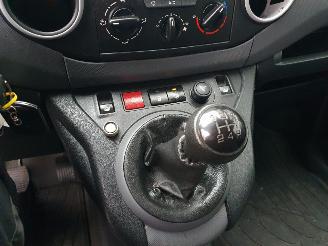 Peugeot Partner L2 122 1.6 BlueHDi 100 Premium Pack S&S picture 16