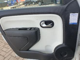 Renault Twingo 1.0 SCe Dynamique picture 11