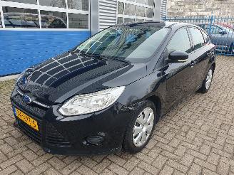 krockskadad bil auto Ford Focus 1.0 EcoBoost Lease Trend 2012/6