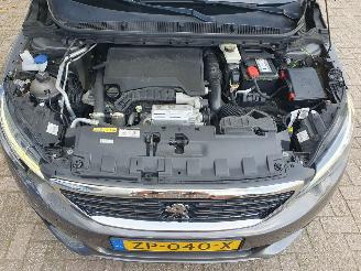Peugeot 308 1.2 PureTech Blue Lease Premium picture 9
