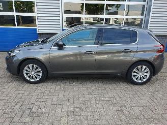 Peugeot 308 1.2 PureTech Blue Lease Premium picture 2