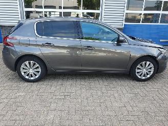 Peugeot 308 1.2 PureTech Blue Lease Premium picture 6