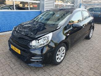 Schadeauto Kia Rio 1.2 CVVT ComfortLine 2015/6