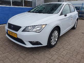 Vaurioauto  passenger cars Seat Leon 1.0 EcoTSI Style Connect 2016/3