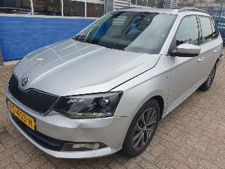 krockskadad bil auto Skoda Fabia Combi 1.0 TSI Drive 2017/9