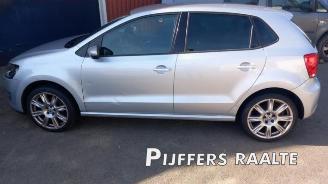 Coche siniestrado Volkswagen Polo Polo V (6R), Hatchback, 2009 / 2017 1.6 TDI 16V 90 2013/5
