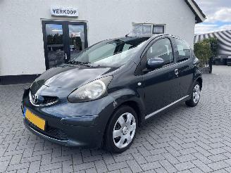 Avarii autoturisme Toyota Aygo 1.0-12V + 5.drs airco N.A.P NL AUTO 2008/9