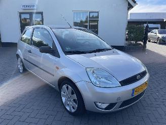 uszkodzony samochody osobowe Ford Fiesta 1.3 Futura N.A.P 2005/1