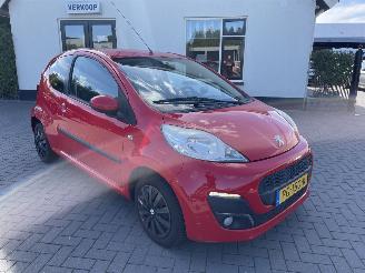 Damaged car Peugeot 107 1.0 Active AUTOMAAT!!! 2012/4