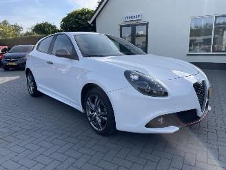 damaged passenger cars Alfa Romeo Giulietta Giulietta 1.6 JTDm Super AUTOMAAT N.A.P NL AUTO PRACHTIG!!! 2016/6