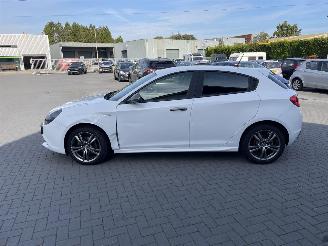 Alfa Romeo Giulietta Giulietta 1.6 JTDm Super AUTOMAAT N.A.P NL AUTO PRACHTIG!!! picture 4
