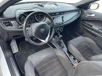 Alfa Romeo Giulietta Giulietta 1.6 JTDm Super AUTOMAAT N.A.P NL AUTO PRACHTIG!!! picture 6