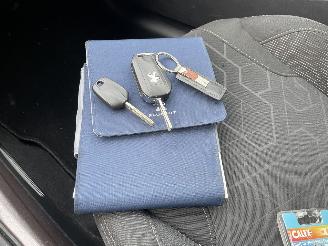 Peugeot 2008 1.2 PureTech Blue Lion N.A.P PRACHTIG!!! picture 15