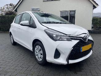 Auto incidentate Toyota Yaris 1.0 VVT-i Aspiration N.A.P NL AUTO PRACHTIG!!! 2016/6