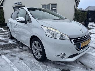 Unfallwagen Peugeot 208 1.2 e-VTi Oxygo AUTOMAAT N.A.P PRACHTIG!!! 2014/1