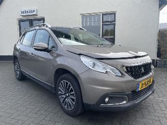 Damaged car Peugeot 2008 1.2 PureTech Active AUTOMAAT N.A.P PRACHTIG!!! NL AUTO 2016/6