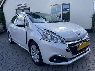 Unfallwagen Peugeot 208 1.2 PureTech Blue Lion N.A.P NL AUTO PRACHTIG!!! 2016/4