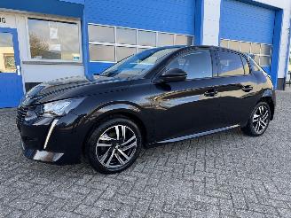 damaged passenger cars Peugeot 208 1.2  AUTOMAAT 2021/4