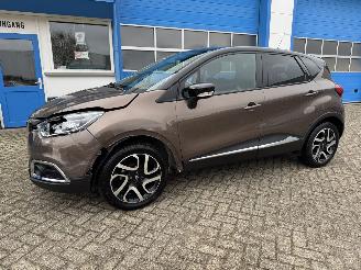 Vaurioauto  passenger cars Renault Captur 0.9 TCE  DYNAMIQUE 2015/1