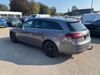 Vaurioauto  passenger cars Opel Insignia 1.6 CDTI Sports Tourer 136pk 2016/5