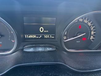 Peugeot 2008 1.2 PureTech Allure picture 15