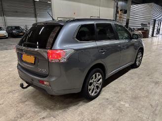 Coche accidentado Mitsubishi Outlander 2.0 PHEV instyle 2013/12