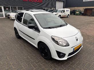 damaged passenger cars Renault Twingo 1.2 16v Collection airco 2012/1